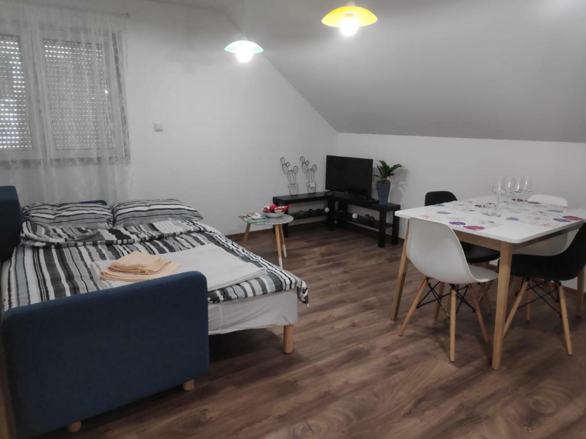 Tesla Coil Apartments Gospic Bagian luar foto